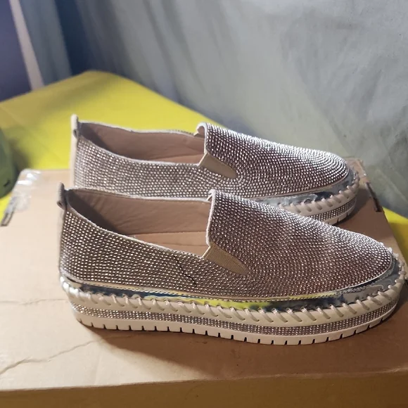 Elegant Women's Slip-On Shoes with Rhinestones - Picture 6 of 8